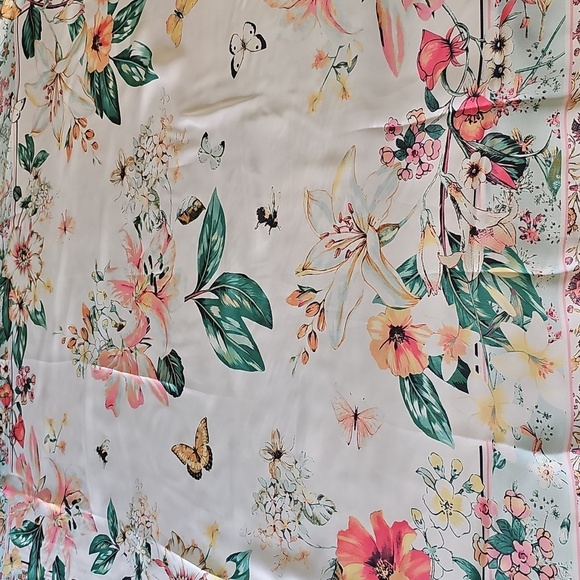 NWT Vince Camuto Lily Square Bright Floral Print Satin Scarf - Picture 7 of 13